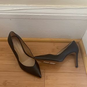 Banana Republic Madison 12-hr pump NEW